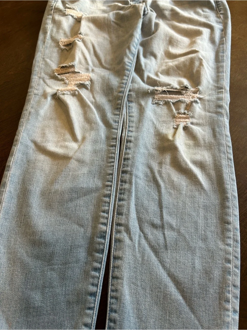 Abercrombie Harper Ankle Sz 6 Short Light Wash Distressed Jeans with Frayed Hem